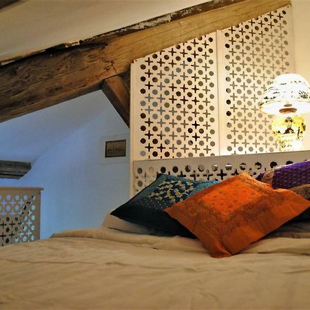 Les Routes Du Monde Bed & Breakfast Saint-Geniès-de-Comolas Dış mekan fotoğraf