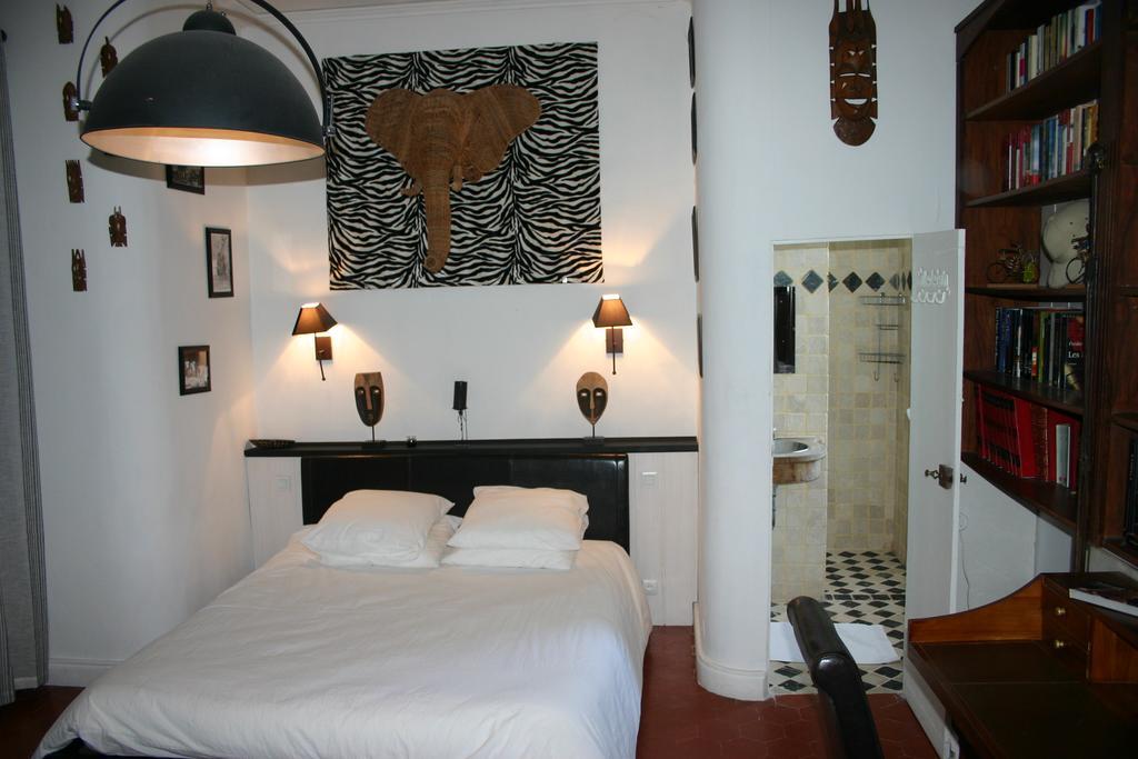 Les Routes Du Monde Bed & Breakfast Saint-Geniès-de-Comolas Oda fotoğraf