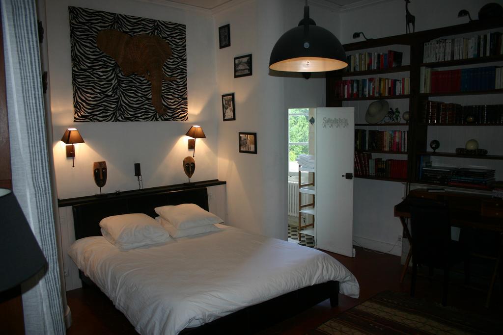 Les Routes Du Monde Bed & Breakfast Saint-Geniès-de-Comolas Oda fotoğraf
