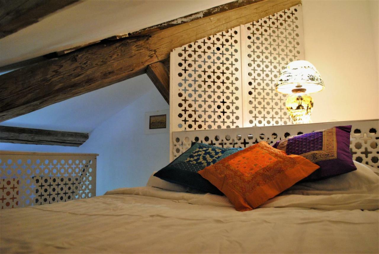 Les Routes Du Monde Bed & Breakfast Saint-Geniès-de-Comolas Dış mekan fotoğraf