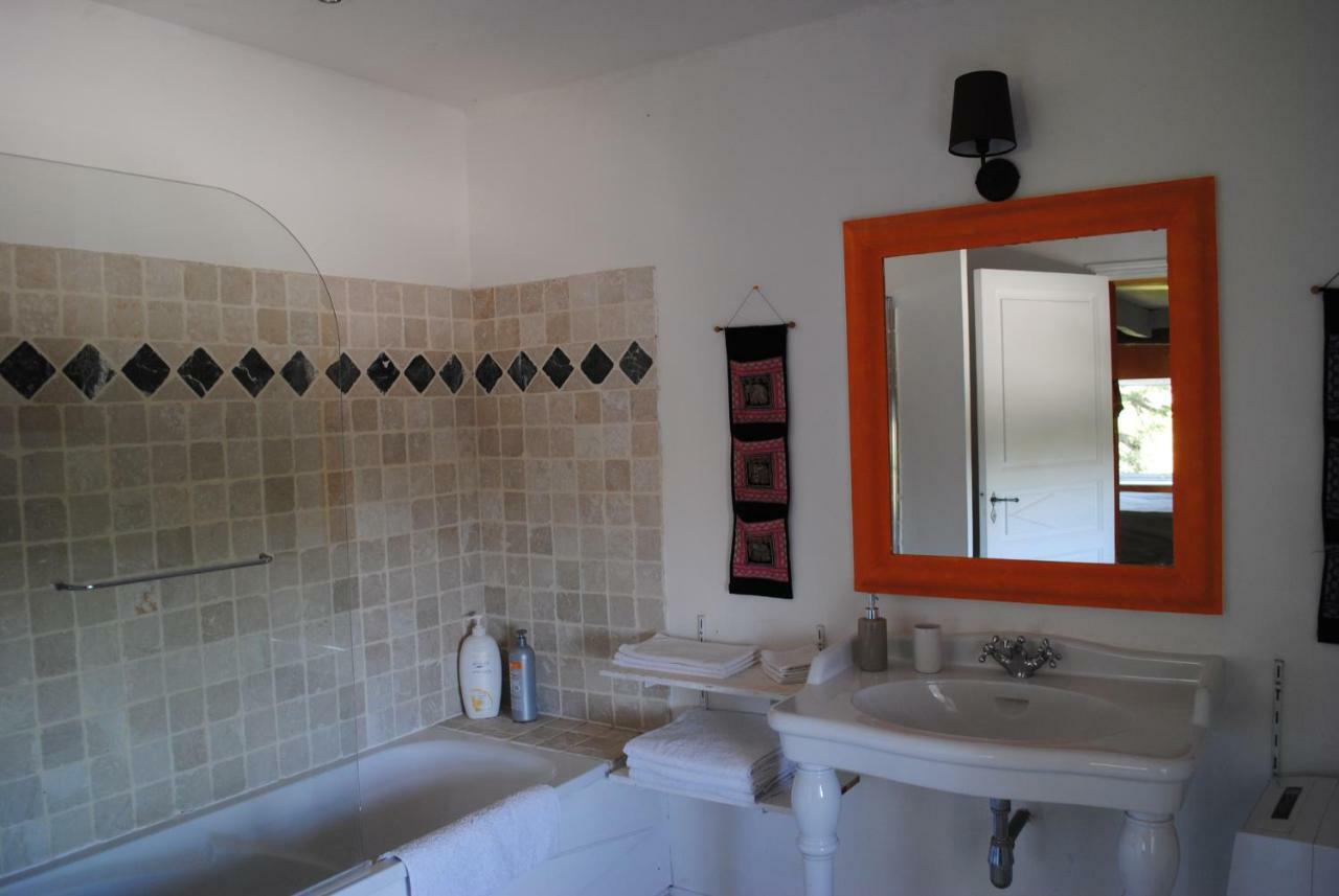Les Routes Du Monde Bed & Breakfast Saint-Geniès-de-Comolas Dış mekan fotoğraf
