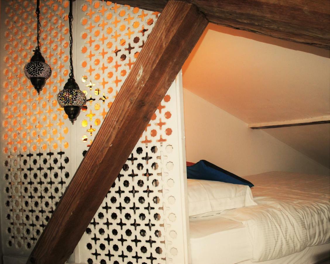 Les Routes Du Monde Bed & Breakfast Saint-Geniès-de-Comolas Dış mekan fotoğraf