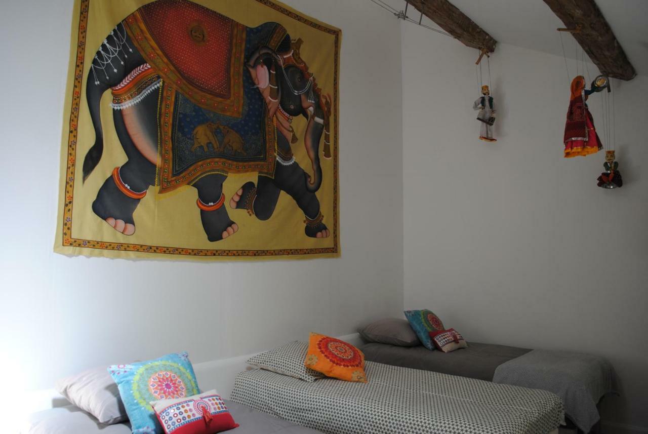 Les Routes Du Monde Bed & Breakfast Saint-Geniès-de-Comolas Dış mekan fotoğraf