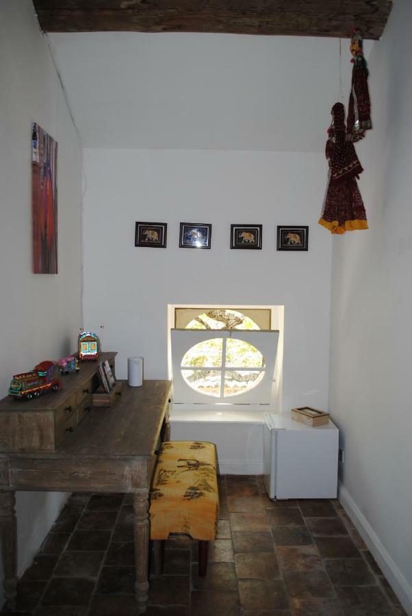 Les Routes Du Monde Bed & Breakfast Saint-Geniès-de-Comolas Dış mekan fotoğraf