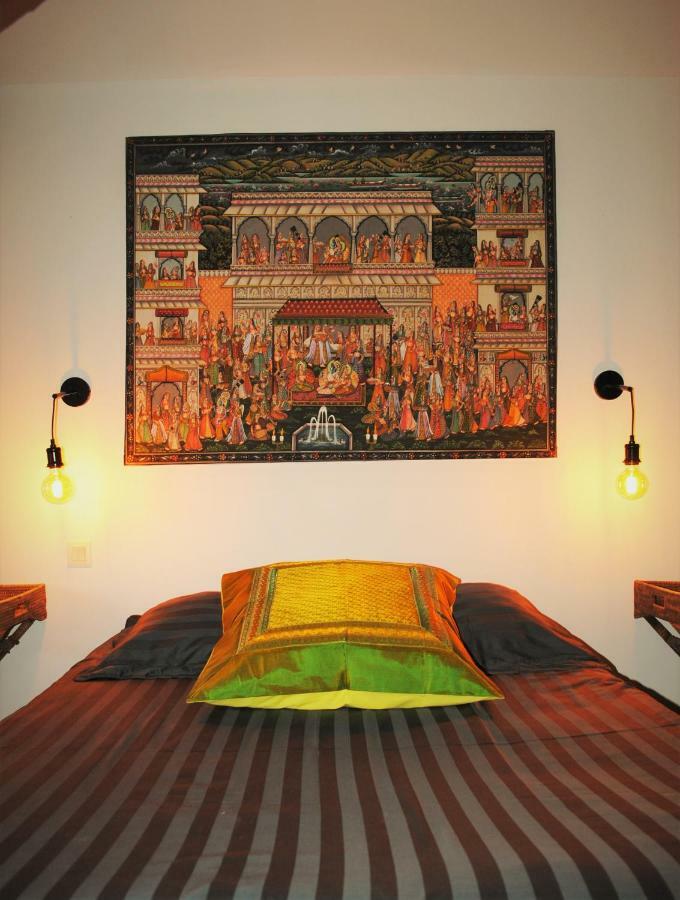 Les Routes Du Monde Bed & Breakfast Saint-Geniès-de-Comolas Dış mekan fotoğraf